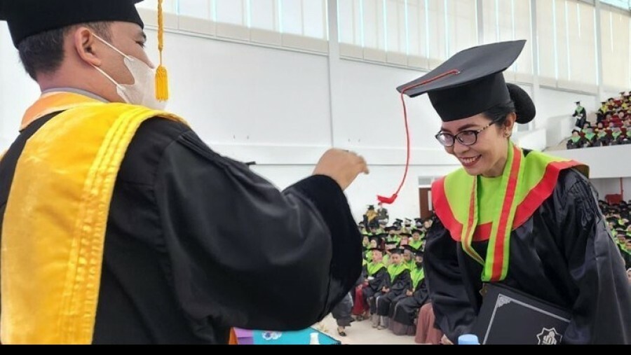 Ni Ketut Mayoni, mahasiswi Hindu raih gelar Magister Pendidikan Islam dari UIN Mataram (Foto: Ist)
